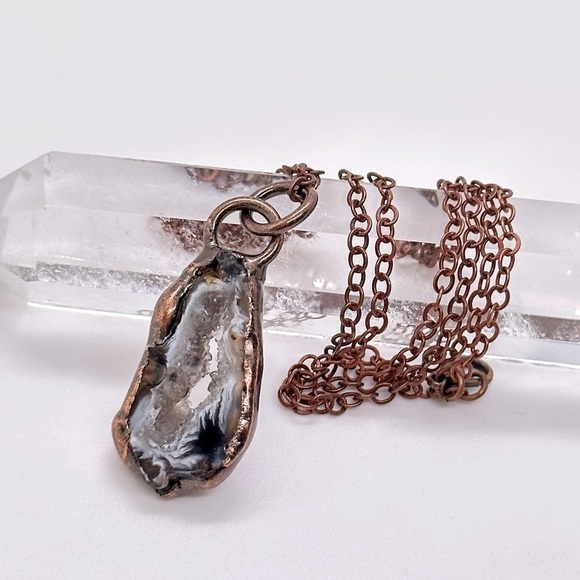ARTISAN Smoldered Copper Natural Agate Geode Slice Crystal Pendant Necklace - Picture 1 of 6
